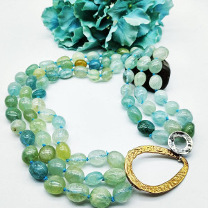 Circle necklace - milk aquamarine
