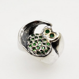 Owl ring - emeralds