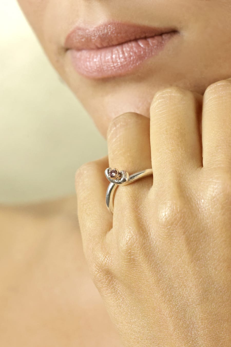 Anello Nodino con brillantino